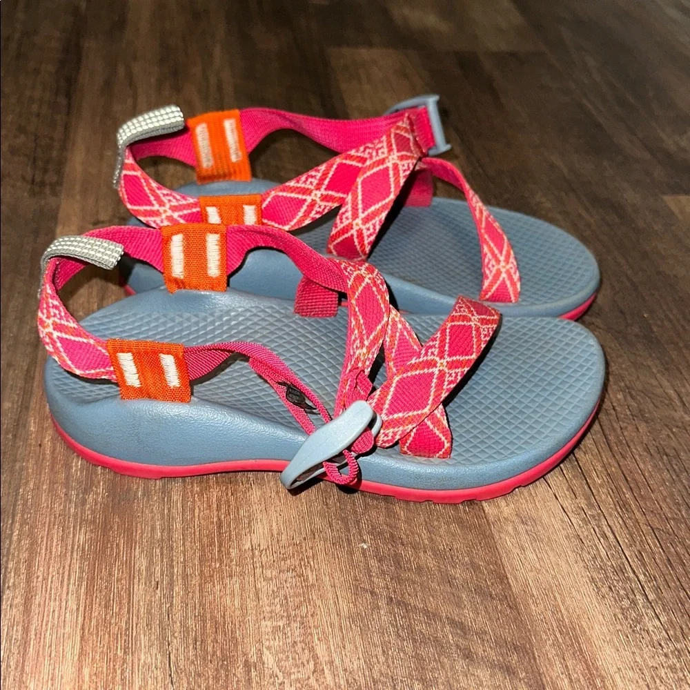 Girls Chaco Sandals size 2 Blue & Pink‎ EUC
